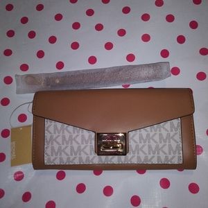Michael Kors clutch. only used once!